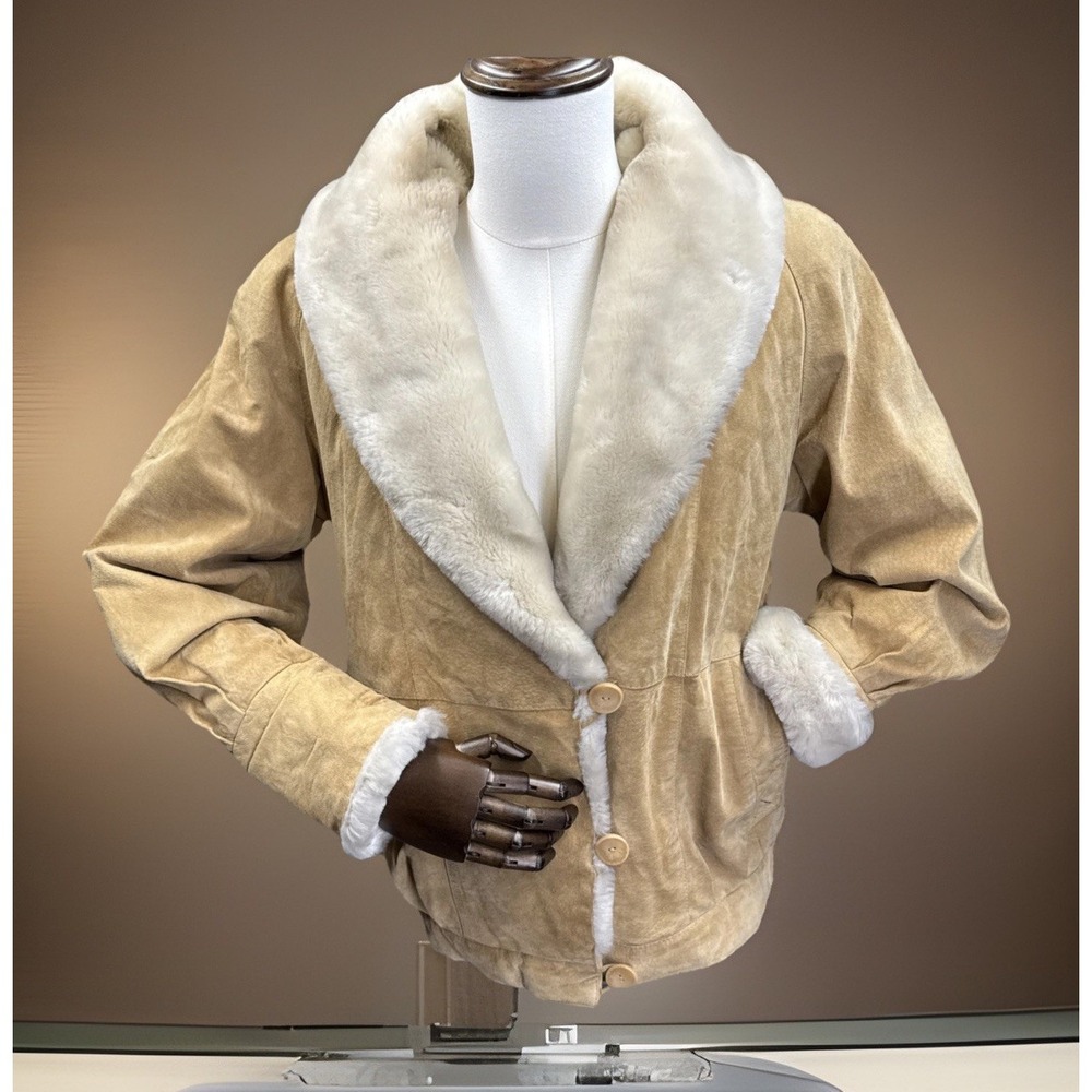 Suede Woman's Petite Sophisticate Coat Size Sm with Faux Fur Collar and Lining.